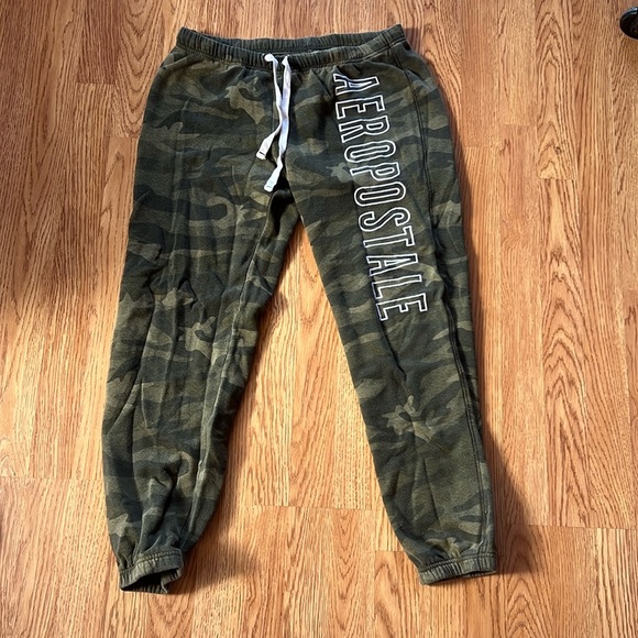 Aeropostale Camo Cinched Sweatpants - Picture 2 of 3